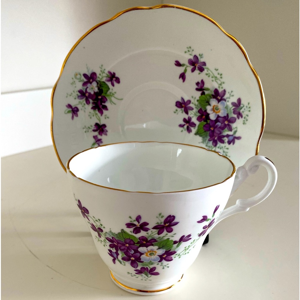 EUC VTG ROYAL ASCOT BONE CHINA TEACUP AND SAUCER IN PURPLE VIOLETS DESIGN